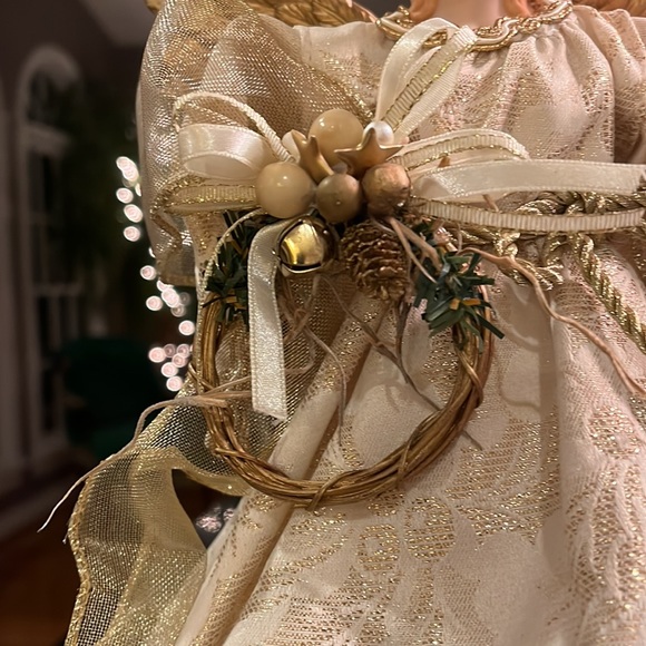 13 inch Regal Porcelain Angel - White & Cream - Picture 4 of 16